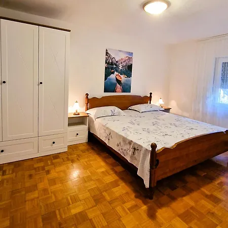 Elena Apartment *