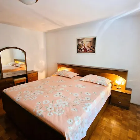 Apartment Elena Ugljan