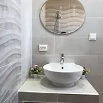 Elena Apartmán
